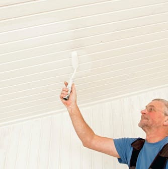 Maling af listeloft: Dagen efter kan du male med første lag slutmaling Maling af listeloft: Dagen efter kan du male med første lag slutmaling